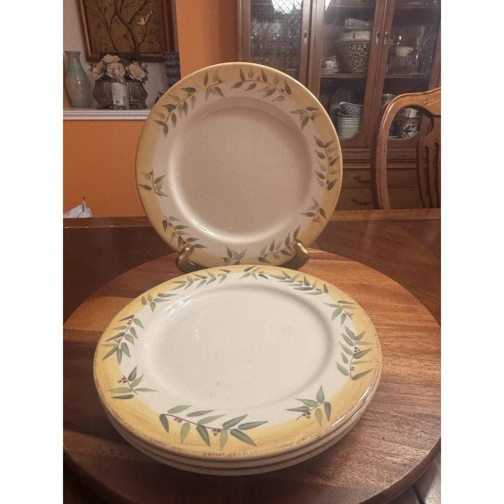 Dinner Plate Brittany by Crate & Barrel A Set Of 4